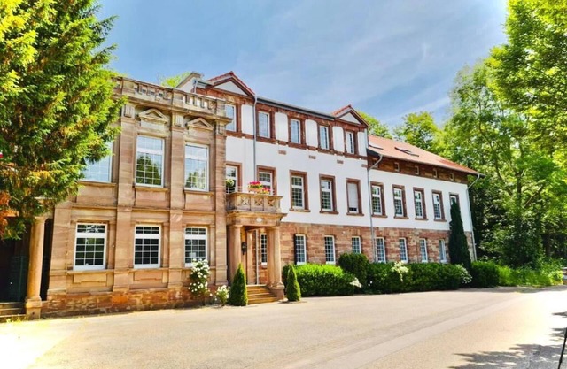 Denkmalgeschütztes, Historisches Gebäude in Einer Erholsamen Umgebung