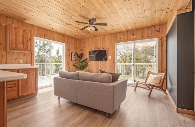 Denvic House - a private lakefront retreat