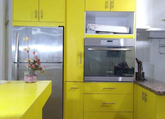 Departamento cerca de CIVAC con cocina amarilla