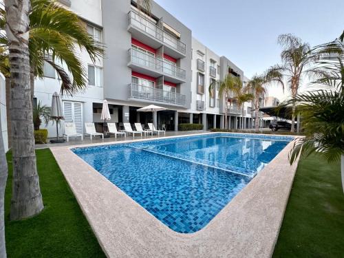 Departamento con BONITA VISTA , BALCÓN y ALBERCA ! en CERRITOS - 406 A -