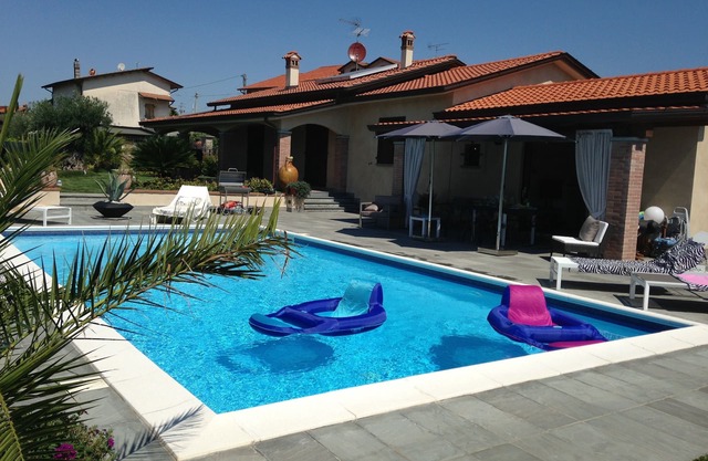 DEPENDANCE WITH POOL AND GARDEN BETWEEN LIGURIA AND TUSCANY, NEAR 5 TERRE