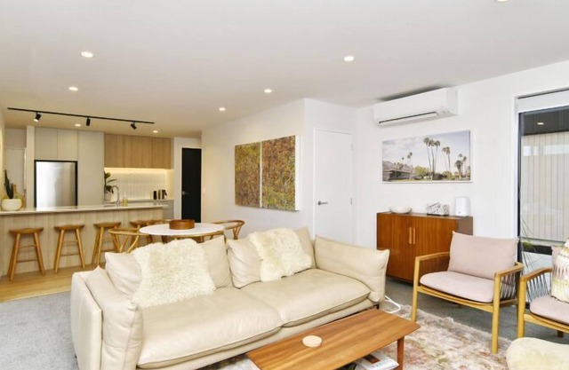 Derby St Townhouse-Modern 3-BR Townhouse in Merivale-Perfect for Month-Long Stay
