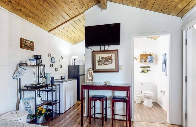 Derekville Unit #1 | Condo in Clifton with pool & hot tub