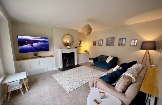 Derry City, Northern Ireland - Waterfoot House, 5 Guests - Derry (Tourists, Contractors, Relocation)