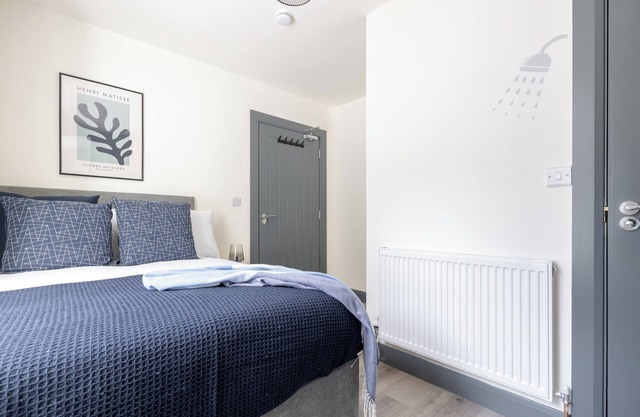 Derry City, Northern Ireland - City Rooms (Room 1)