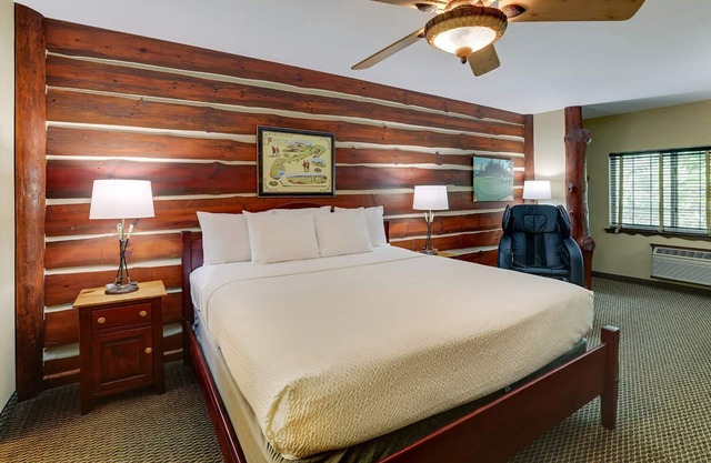 Des Moines Escape: Fitness Center w/Free Homestyle Breakfast, Heated Pool