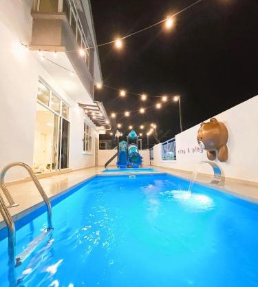 Desaru Kids Water Slide Pool & BBQ Homestay