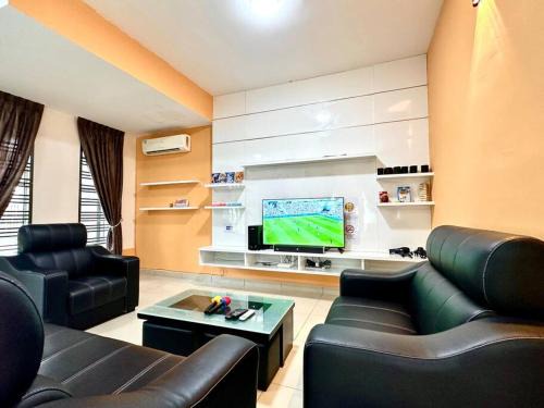 Desaru - Semi-D, KTV, Mahjong, Games 5BR4B 18-20pax by Cowidea