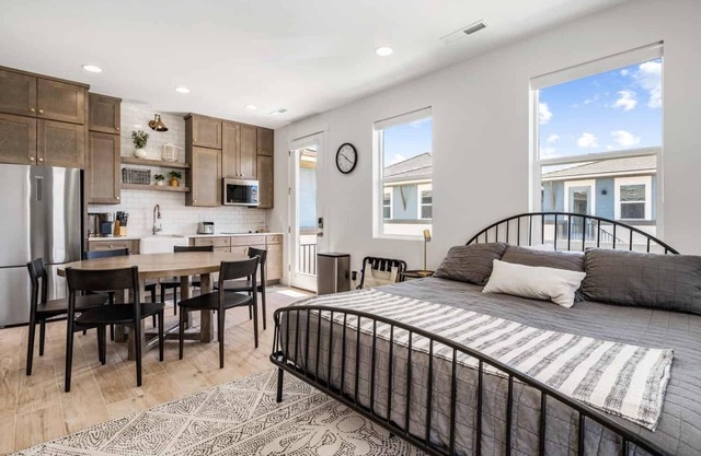 Desert Brooke Casita: Desert Color Lagoon + Beaches