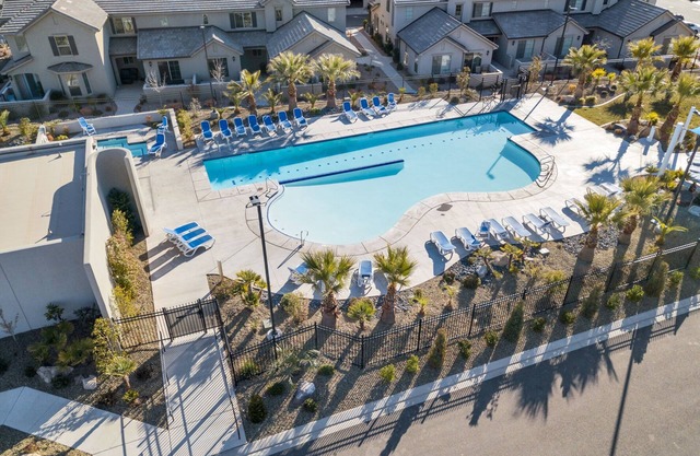 Desert Edge Retreat-Pool and Hot Tub!