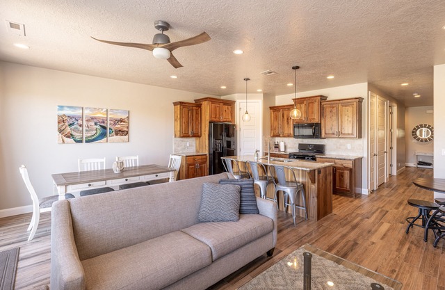 Desert Escape at The Ledges Golf Club *Resort Amenities Included!