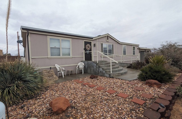 Desert Get Away/Backyard/Hot Tub/Game Room