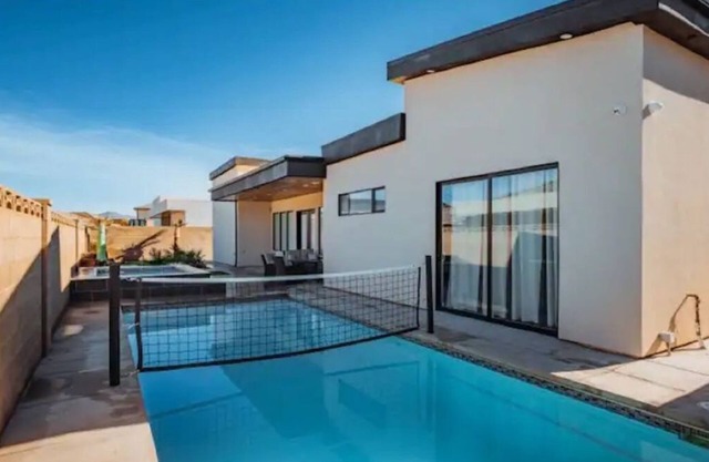 Desert Hideaway w/Pool & Spa!