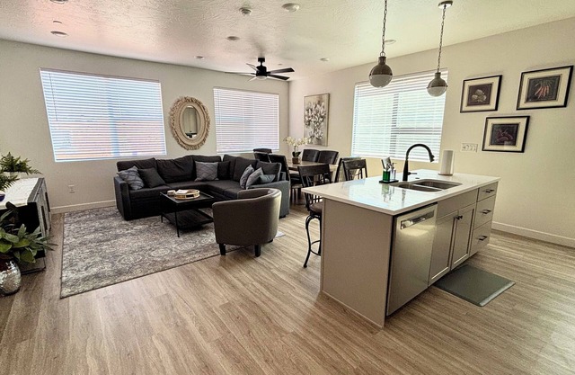 Desert Retreat-2 Bedroom/2 Bath, sleeps 8