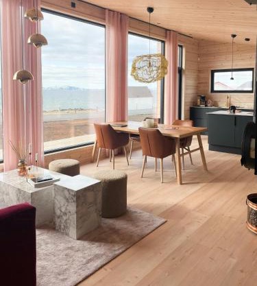 Design Cabin By The Sea With Northern Lights