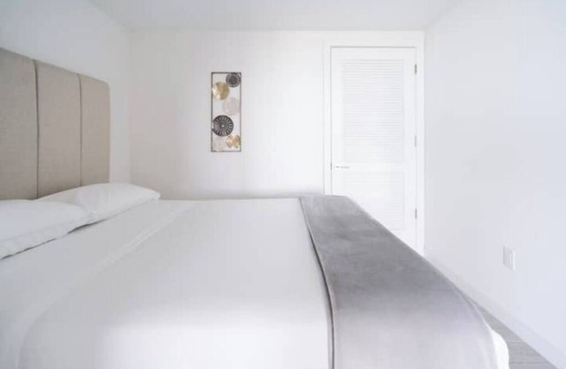 Design District Condo w pool, parkingn