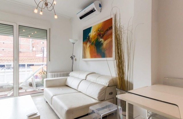 DESIGN FLAT With WIFI & A/C, Full light, 7 min walking to avda. America station