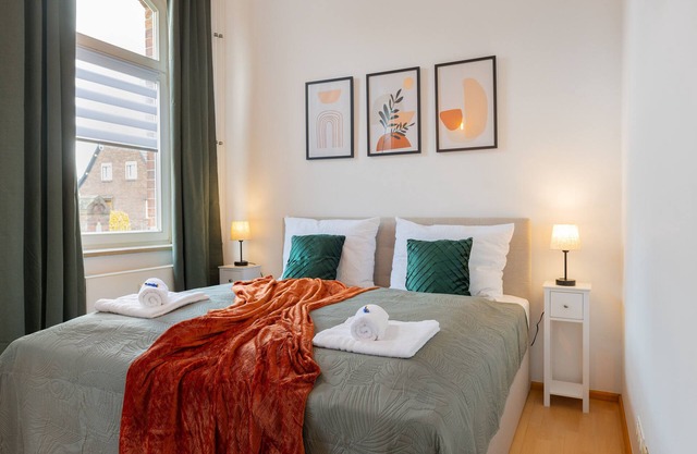 Design & history I king beds+kitchen+parking
