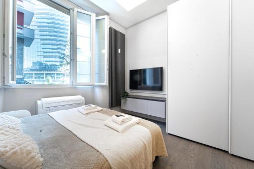 Designed apartment in Milan center Gae Aulenti area with AC, WiFi and Subway airport connected steps from Central Station