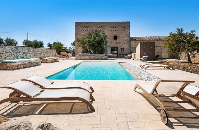 Designer country villa with pool in Ragusa, Sicily - 11 pax