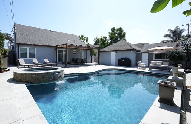 Designer Decorated Pool/Jac Home w/Casita