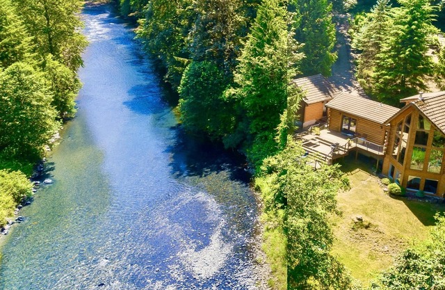 ⭐Designer Log Home Estate + River @vacationloghome
