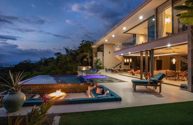 DESIGNER VILLA W/EXHILARATING OCEAN VIEWS -