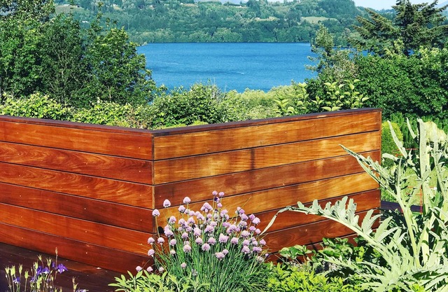 Designers lake view vacation experience between Seattle WA + Portland OR