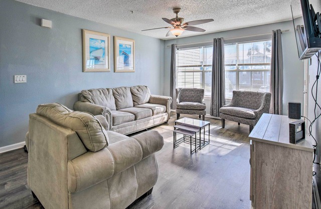 Destin Apt w/Pool Access in Indian Lake!