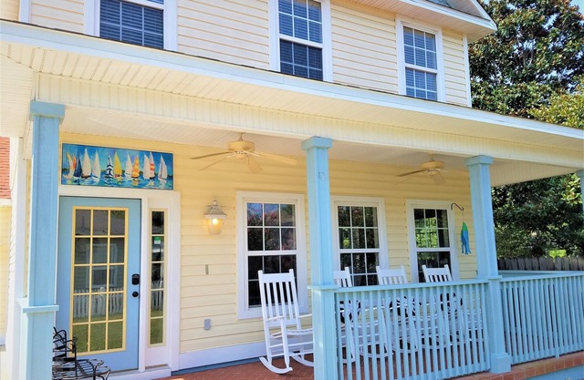 DESTIN FL-AUGUST SPECIALS -Walk to beach/community pool & Pet Friendly.