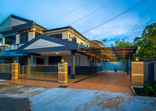 Destiny Guesthouse Kuching Near Airport 4pm checkout