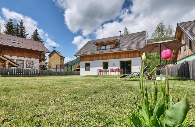 Detached chalet with garden and ski storage
