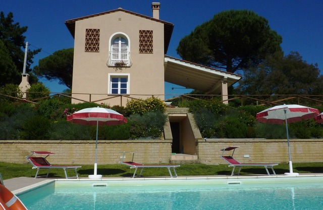 Detached house, private swimming pool, private fenced garden, panoramic view