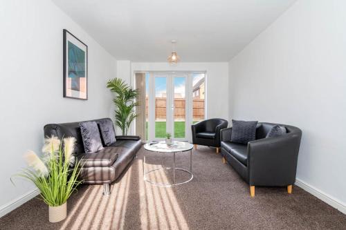 Detached 3 Bedroom House - Gaerden - Parking - Top Rated - Netflix - Wifi - 98C