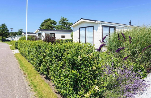 Detached 4-person holiday home a short distance from the sea.