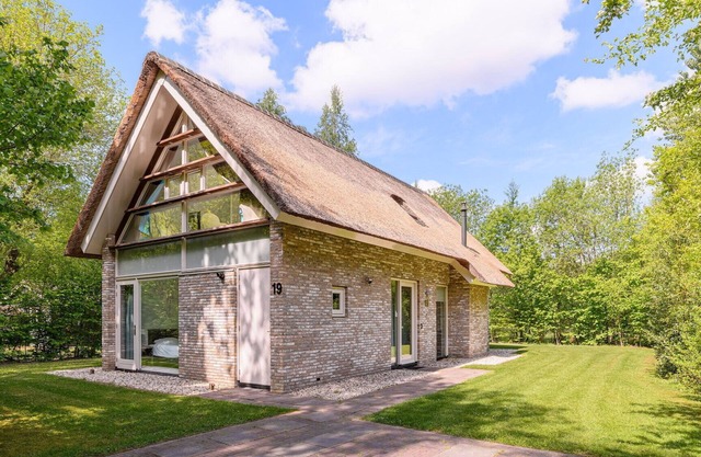Detached 6-person villa
