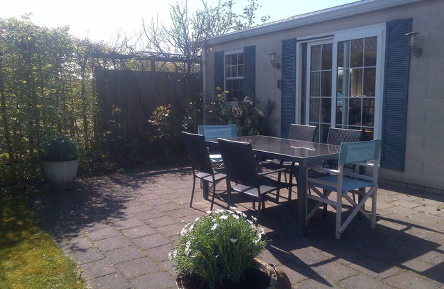 Detached 6-person waterfront chalet in Groede. Enjoy peace, nature, spacious garden, modern kitchen and proximity to beach and village.