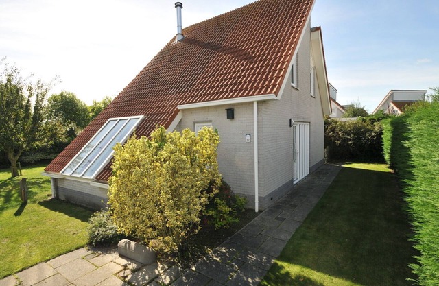 Detached 8-person bungalow