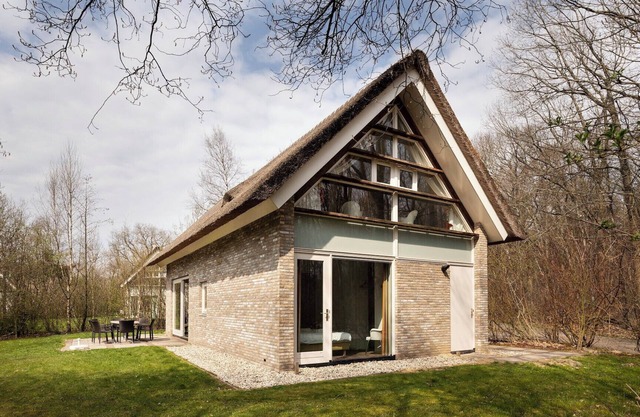 Detached 8-person villa