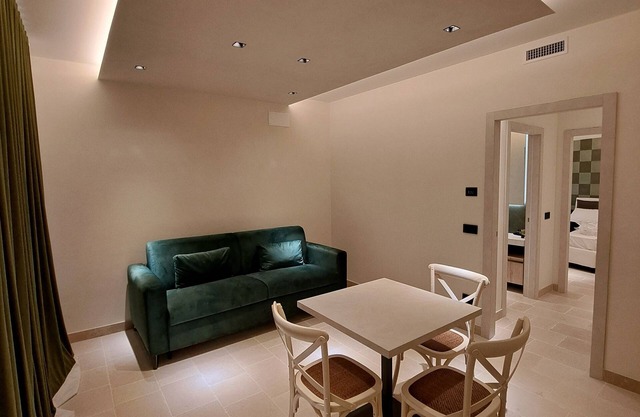 Detached annex oasis of tranquility and sophistication near the sea