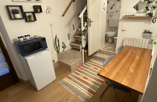 Detached apartment with small terrace in the center 2 minutes from the lake