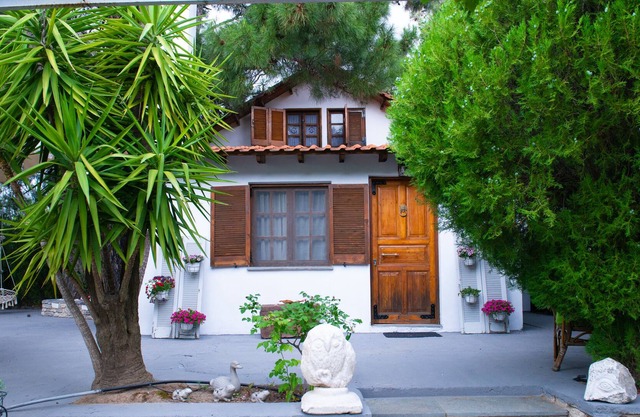 Detached beach house with large garden