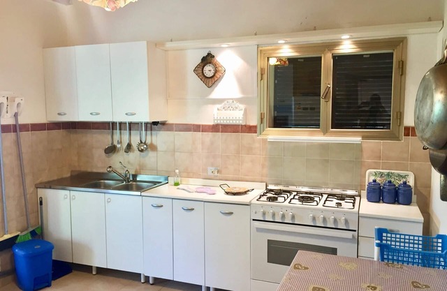 Detached bungalow-style house at 25m from the beach with 2.000m2 of privat garden around it. Air con