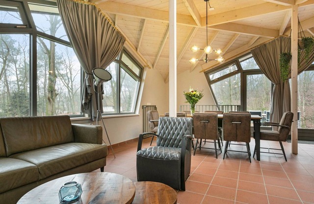 Detached bungalow for 8 people