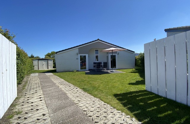 Detached bungalow near the beach with own parking spaces, enclosed garden.