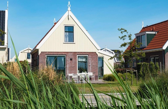 Detached bungalow with 3 bedrooms, 2 bathrooms and a sauna