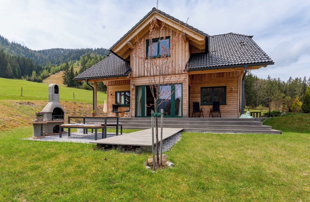 Detached chalet at the slopes with sauna
