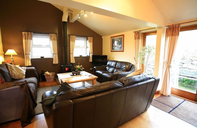 Detached Country Cottage with 5 Bedrooms & 3 En Suites
