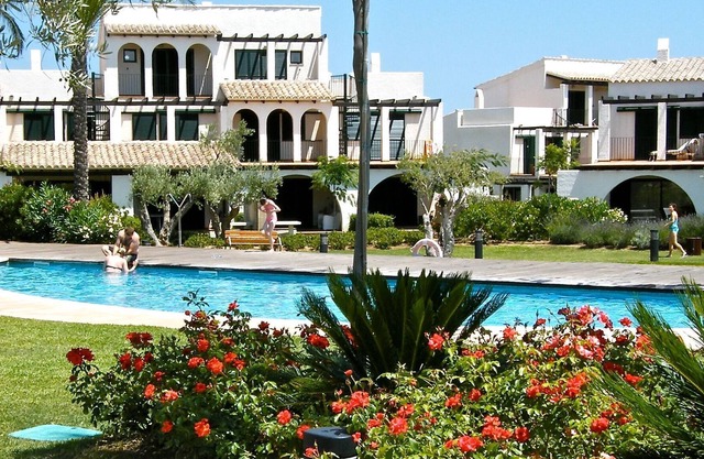 Detached holiday home with air conditioning near the beach