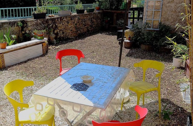 Detached house in Dordogne, Périgord Vert, swimming pool and fireplace depending on season